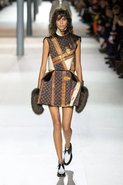 Look 15
